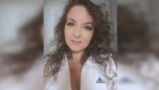 En tenue de sport